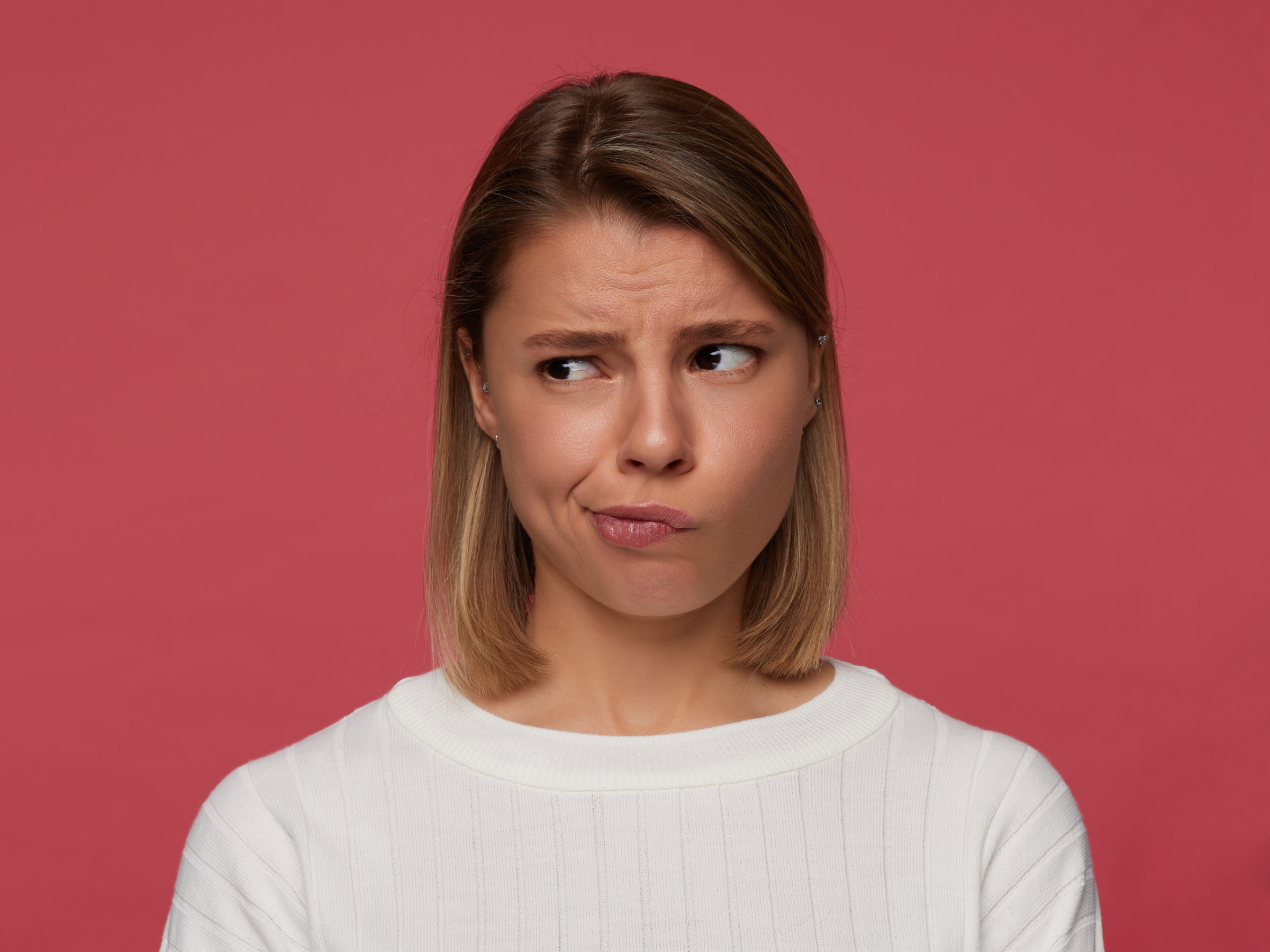 Ein kaputter Computer zeigt, dass der Besitz eines kaputten Ladens die Einnahmen verringert. Ein kaputter Computer zeigt, dass der Besitz eines kaputten Ladens die Einnahmen verringert.